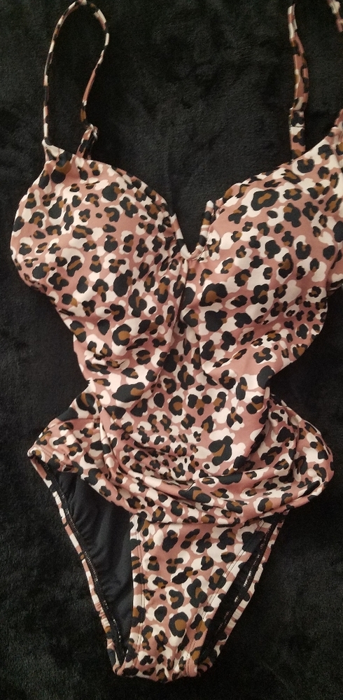 1 piece swimsuit in cougar print,Nwt